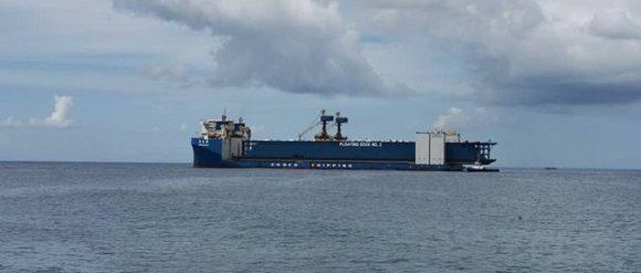 Imagen del dique flotante, el cual puede reparar naves de hasta 65 mil toneladas.