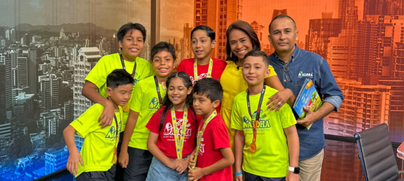 Diez niños panameños regresaron triunfantes de Camboya, donde participaron en el Campeonato Internacional de Aritmética Mental ALOHA 2025.