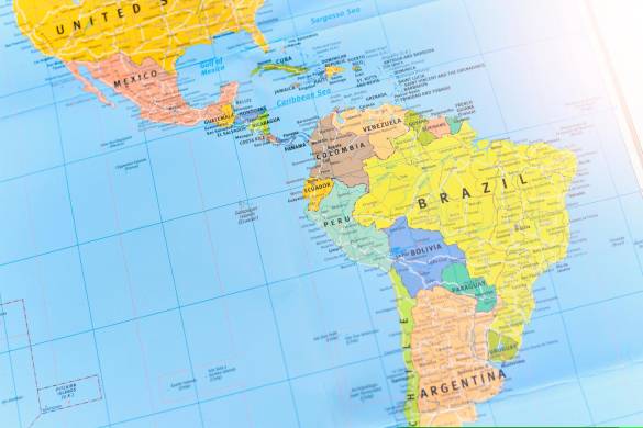 América Latina tiene ante sí el desafío de volver a ser productor de materias primas primarias o apoyarse en ellas y las nuevas tecnologías.