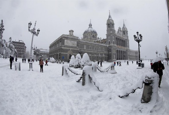 La gran nevada del centro de España colapsa Madrid