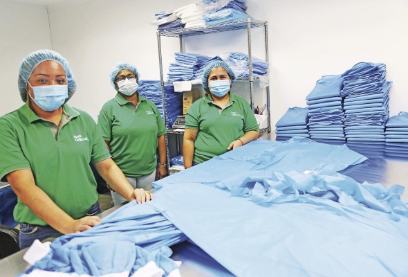 Cada trabajador aporta con dedicación sus conocimientos para sortear las dificultades de la crisis sanitaria.