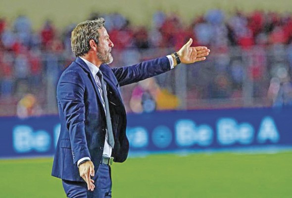 Thomas Christiansen y Hugo Pérez llegan al partido El Salvador vs. Panamá en condiciones desiguales. Christiansen busca dar un paso más adelante; Pérez está cuestionado y condicionado a ganar.