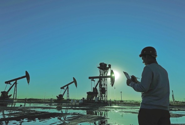 Una reducción en las inversiones anuales en petróleo y gas debido a una caída en el precio de las materias primas o sequías en China, la India, Brasil y Estados Unidos se posicionan igualmente como desencadenantes.