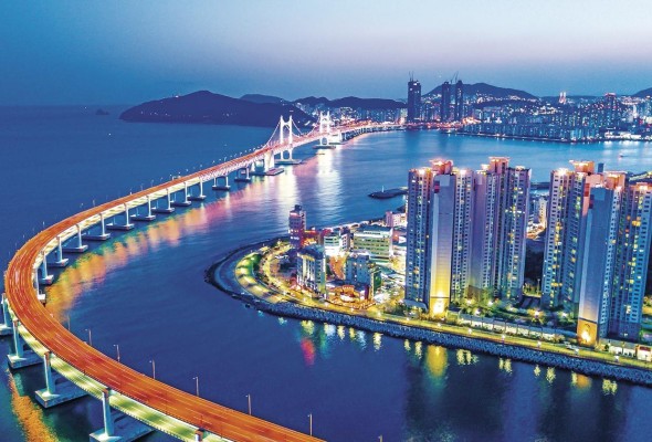 Los turistas pueden disfrutar de Busan durante todas las estaciones del año gracias al buen tiempo y los bellos paisajes.