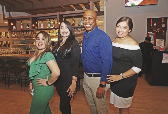 Aylin Tejeira, Celeste Urrutia, Marco Fletcher y Tania Urrutia