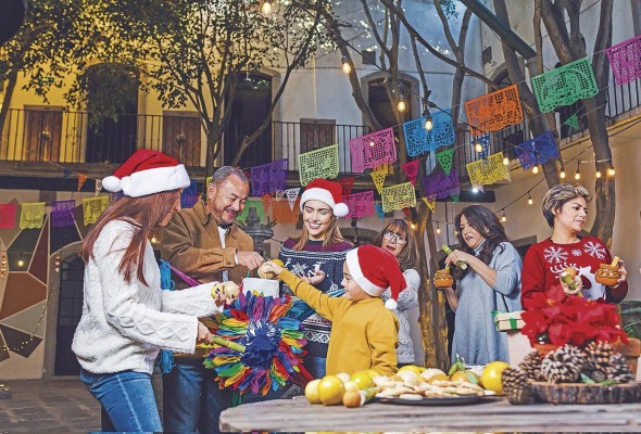 La posada concluye con una fiesta en la que los anfitriones ofrecen a sus invitados diferentes platillos y ponche.