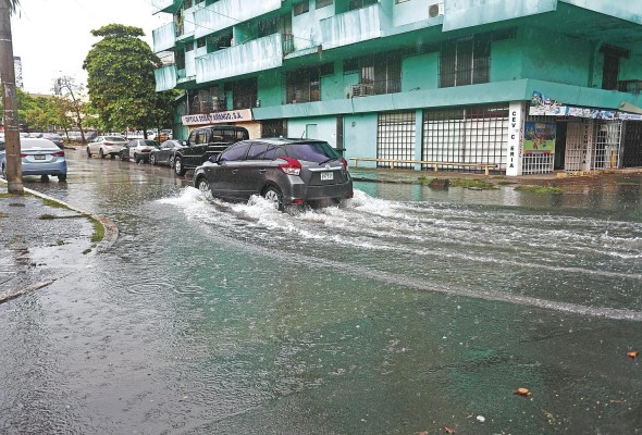 En Panamá el régimen pluviométrico, es decir, el comportamiento de las lluvias a lo largo del año, promediando el monto de las precipitaciones, está demarcado por temporada lluviosa y temporada seca.