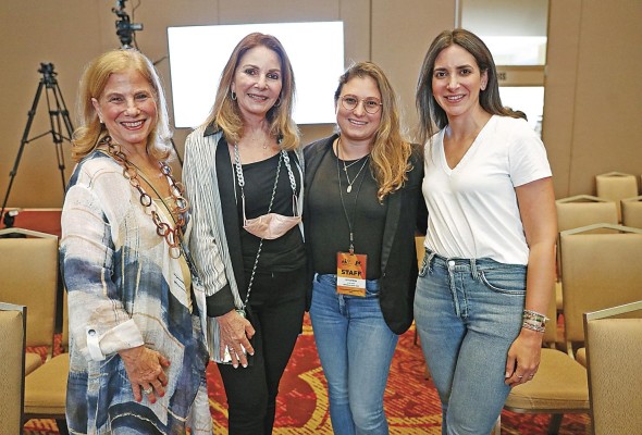 Marcy Shacalo, Vivian Btesh, Ivy Btesh y Monique Btesh
