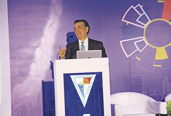 Luis Navarro, socio director de Indesa Consultores durante su participación en CADE 2023.