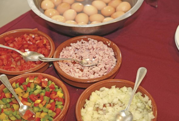 Estación de omelettes para el desayuno