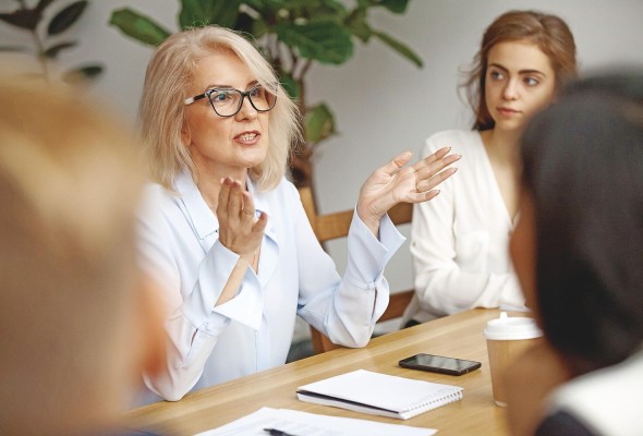 Las mujeres sacan adelante a sus compañías.