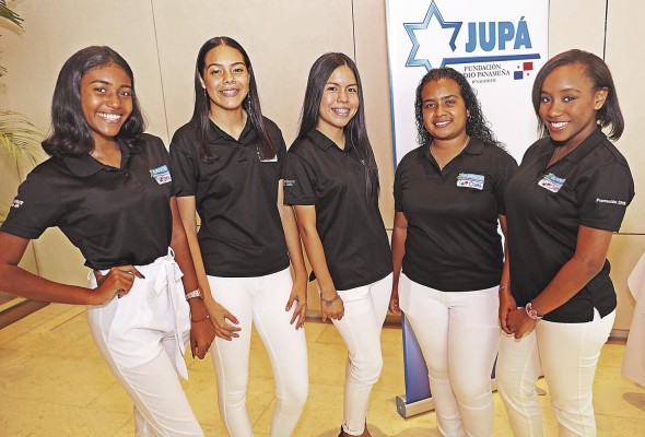 Nathaly De La Flor, Keren Pino, Eimilly Barba, Yenesis Alexander y Kristin Aguero