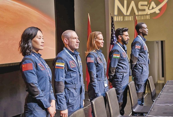 'Lejos', una apuesta a la ciencia ficción con un enfoque íntimo que resuena en la vida de miles de personas alrededor del mundo.