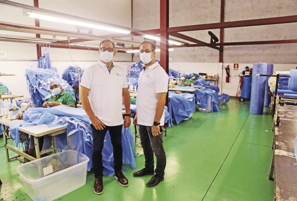 La fábrica Best GlobalMed S.A. se especializa en confeccionar ropa médica, así como en distribución de insumos.