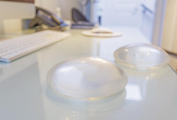 Implantes de seno, ¿seguros?