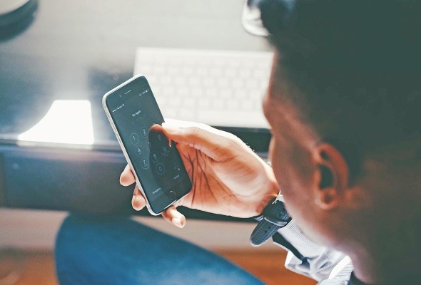 Psicólogos aconsejan alejarse de los dispositivos digitales, al menos 15 o 20 minutos al día.