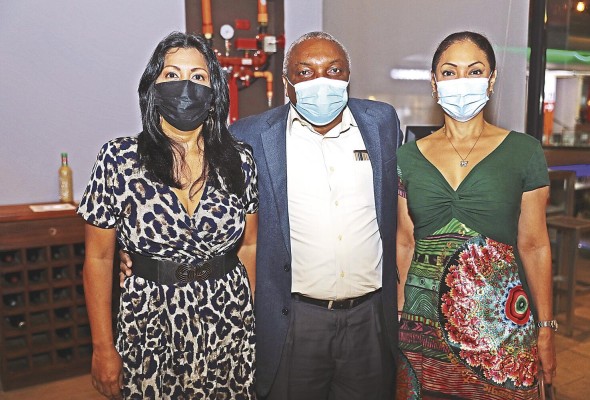 Darsy Santamaría, José Félix Barrera y Alejandra Araúz