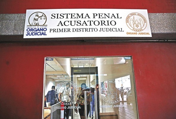 El fiscal precisó que se le imputaron cargos de autor principal al director y las otras dos personas como autores primarios.