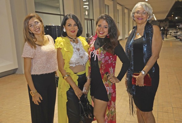 Sandra Vela, Rubí López, Isabel López y María Powell