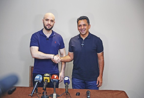 Edison Broce (i) y Ricardo Lombana (d) hacen el anuncio de la alianza.