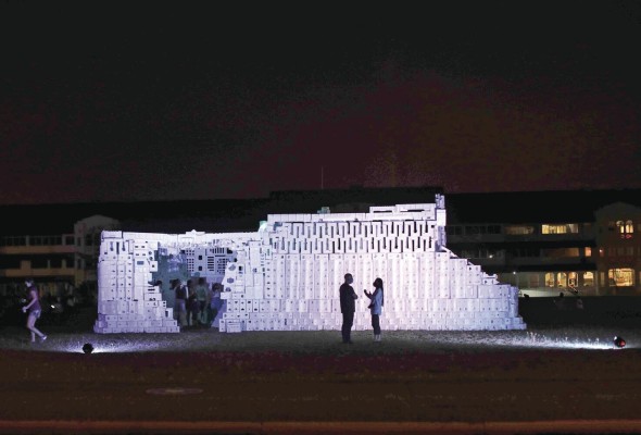 El proyecto 'Deshielo' durante una puesta en escena nocturna.