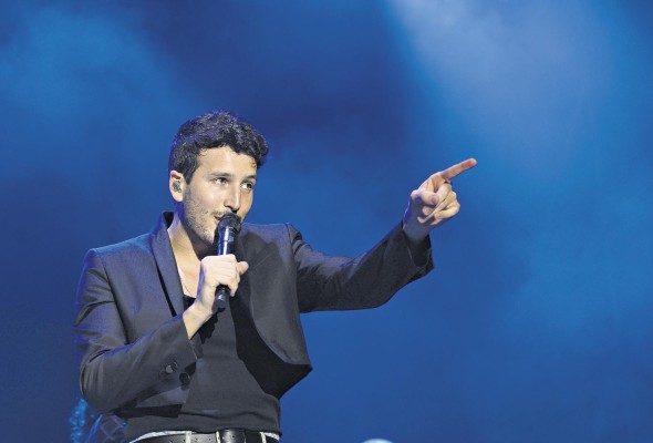 Aceptó la invitación de ser conductor de Premios Lo Nuestro, donde además es el más nominado, con diez categorías