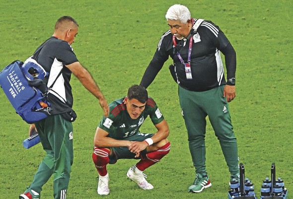Hector Moreno de México reacciona al quedar eliminado.
