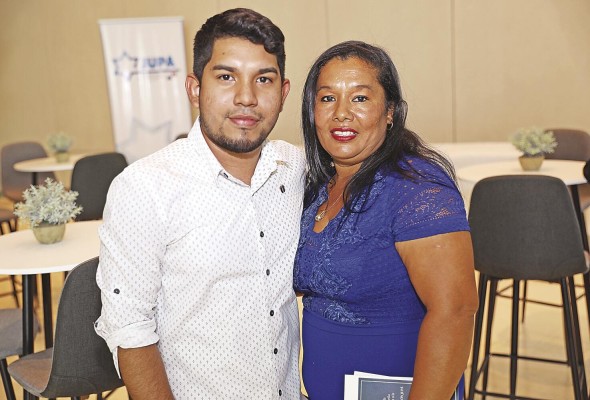 Reyna Castillo y Alexander Álvares