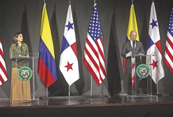 Janaina Tewaney, canciller de Panamá, y Alejandro Mayorkas, secretario de Seguridad Nacional de Estados Unidos durante la rueda de medios.