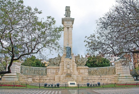 Plaza de España y Monumento a la Constitución de 1812 en Cádiz, Andalucía.
