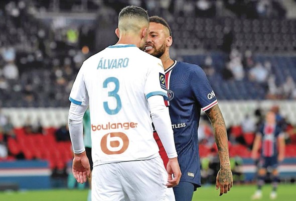 Neymar Jr. y Álvaro González, cuando se señala que el español le gritó al brasileño frases discriminatorias.