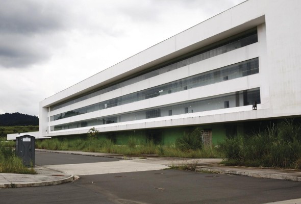 La Ciudad de la Salud empezó su construcción en abril de 2012 a un costo inicial de $587 millones.