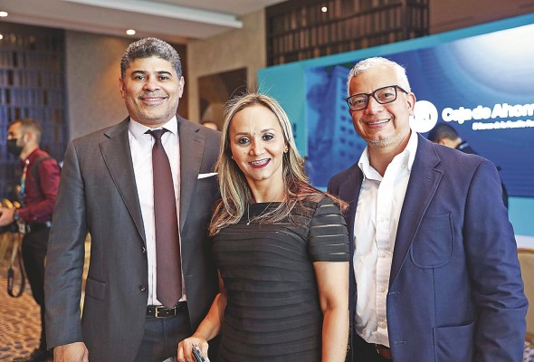 Daniel Delgado Diamante, Izela González y Carlos Domínguez