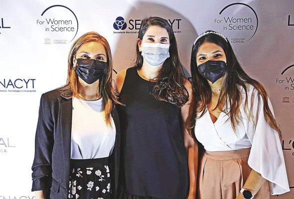 Evelyn Cubilla, Johana Tristani y Alexandra Arosemena