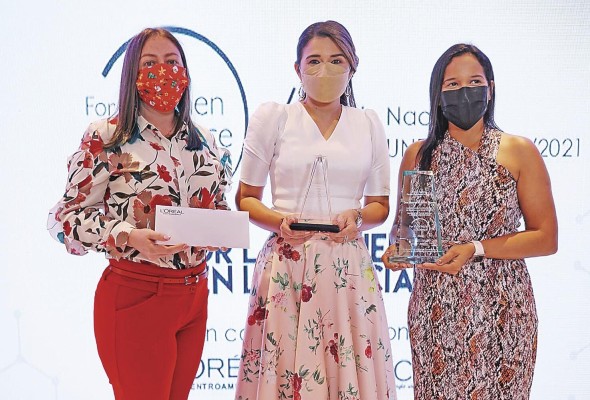Dra. Giselle Rangel, Dra. Dafni Mora y la Dra. Mairim A. Solís Tejada