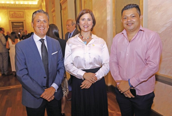 Ricardo Parra, Fabiola Zavarce y Roberto Bermúdez