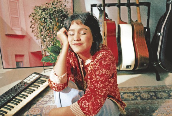 Su primer lanzamiento, 'Tiempo', es parte de su primer EP debut titulado 'Olivia'.