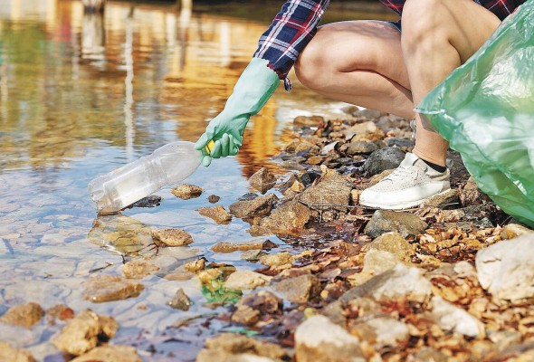 La basura marina y la contaminación por plásticos también afectan la economía mundial.