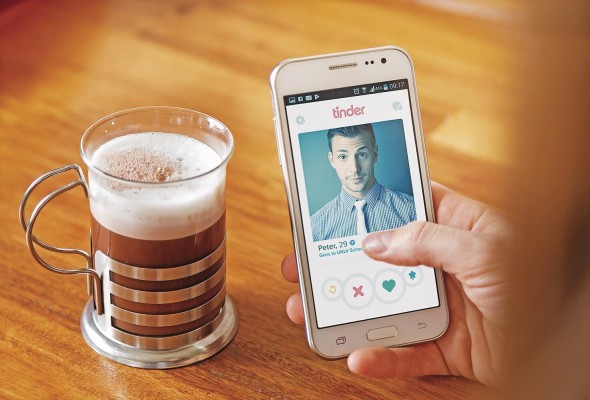 Tinder es una de la aplicaciones que usan los usuarios para encontrar pareja.