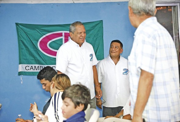 Olmedo Guillén presenta su plan de gobierno.