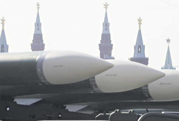 Misiles rusos en un desfile en la Plaza Roja.