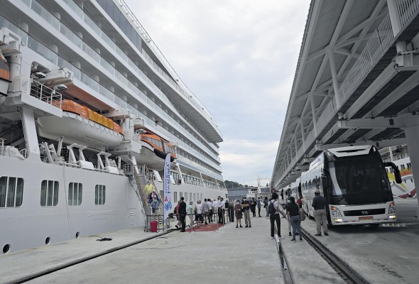 Pruebas de atraque, en la terminal de cruceros de Panamá.