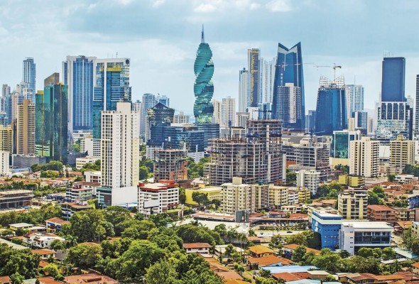 La economía de Panamá crecerá al menos un 5% en 2022, afirma el gobierno.