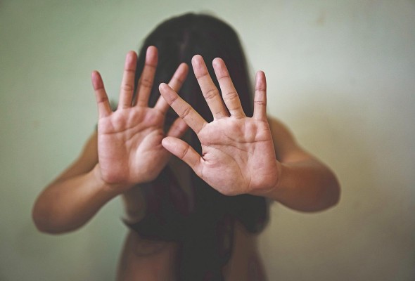 La violencia contra las mujeres y las niñas se agravó a raíz del brote de covid-19.