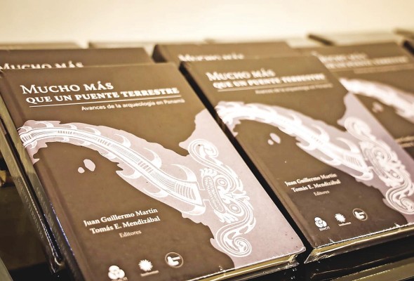 El libro recopila más de 10 años de investigación por una docena de expertos y arqueólogos. Está centrado en el descubrimiento de la población panameña antigua.