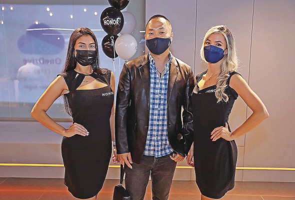 Luisa Oviol, Sam Jian y Carolina Calle