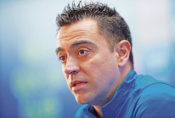 El entrenador del FC Barcelona, Xavi Hernández, durante la rueda de prensa que ha ofrecido este lunes en la ciudad deportiva Joan Gamper.