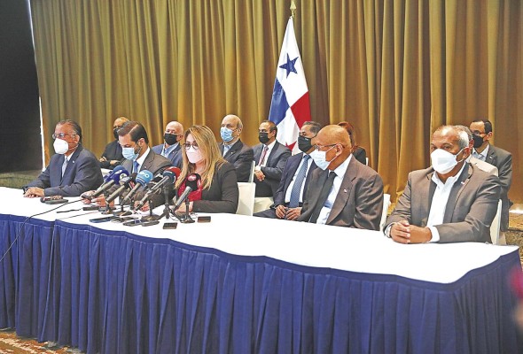 El equipo negociador del Gobierno y de la empresa Minera Panamá