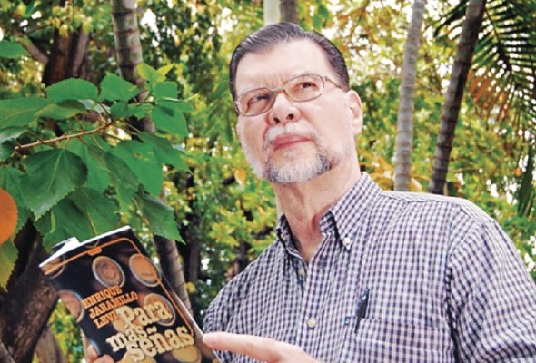 Enrique Jaramillo Levi suma más de 60 libros publicados y una trayectoria en las letras panameñas.