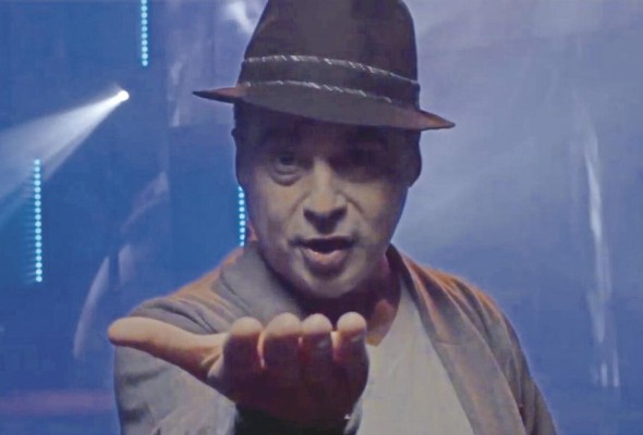 Imagen del video de 'Qué rico'